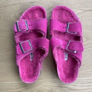 Birkenstock Arizona Shearling
Suede Leather Fuchsia Tulip Sandals Size 34